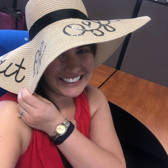 Meet your Posher, Caitlin - Picture 1 of 1